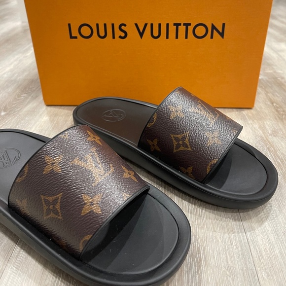 LOUIS VUITTON WOMENS MULES - Picture 2 of 3